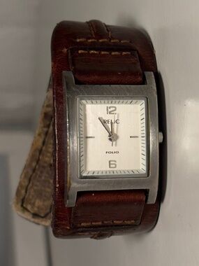 Relic Women’s Brown Leather Strap Analog Watch – Not Working – Parts/Repair